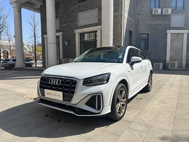 Audi Q2L 2024 35 TFSI — фото 1
