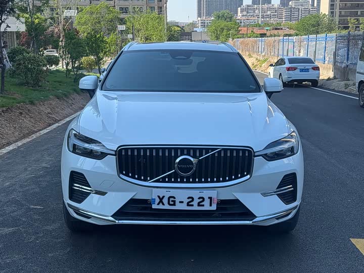 Volvo XC60 2023 B 5 4 WD — фото 2