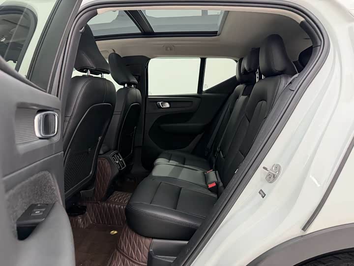 Volvo XC40 2022 T 4 WD — фото 16