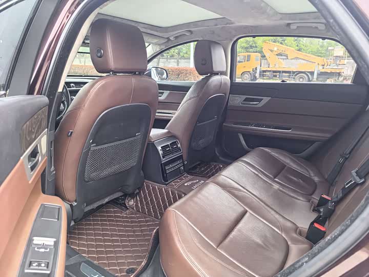 Jaguar XFL 2017 XFL 2.0 T 240 PS — фото 8