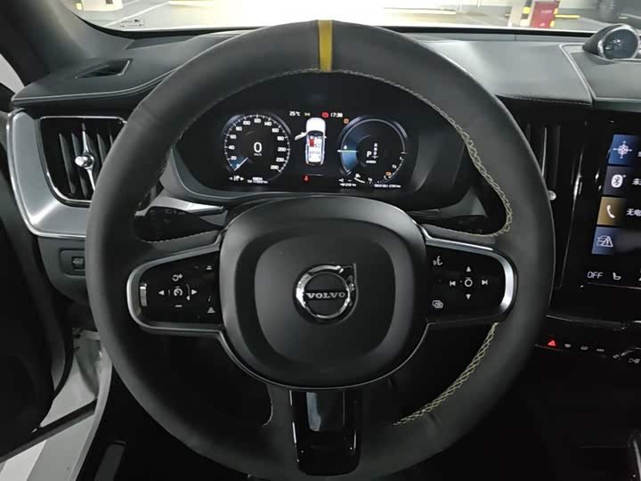 Volvo XC60 Hybrid 2021 T 8 E Hybrid — фото 11