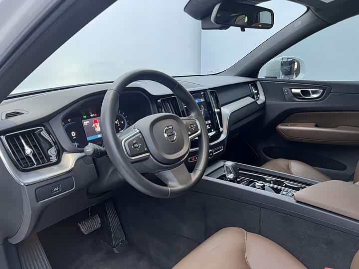 Volvo XC60 2023 B 5 4 WD — фото 11