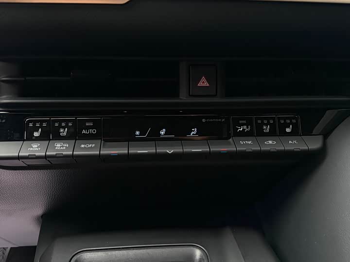 Toyota Sport 2023 2.5 L Sport Cross HEV 2 WD — фото 10