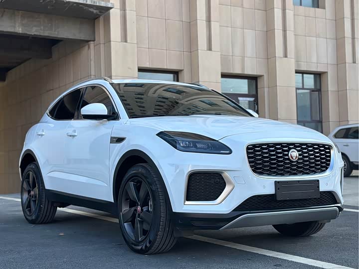 Jaguar E-PACE 2024 R-DYNAMIC S — фото 3