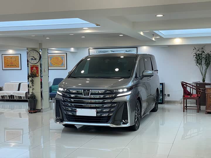 Toyota Vellfire — фото 1