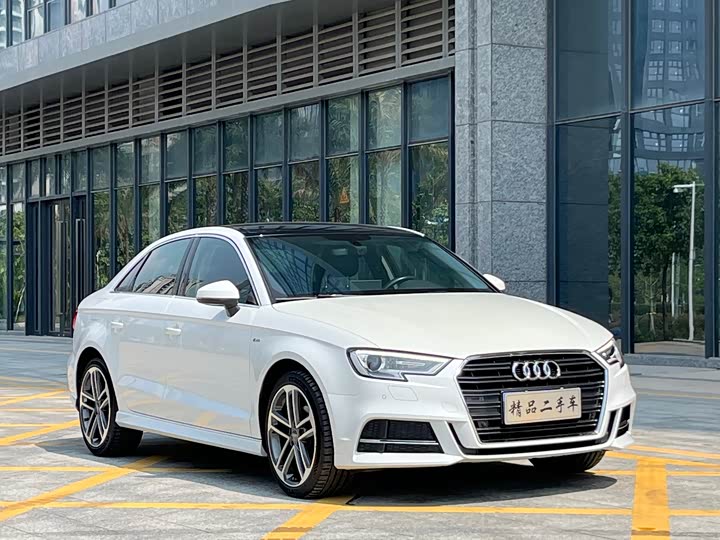 Audi A3 2018 30 Limousine 35 TFSI — фото 3