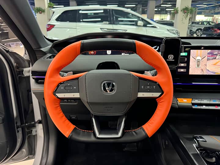 Changan UNI-V 2023 1.5 T Premium — фото 13