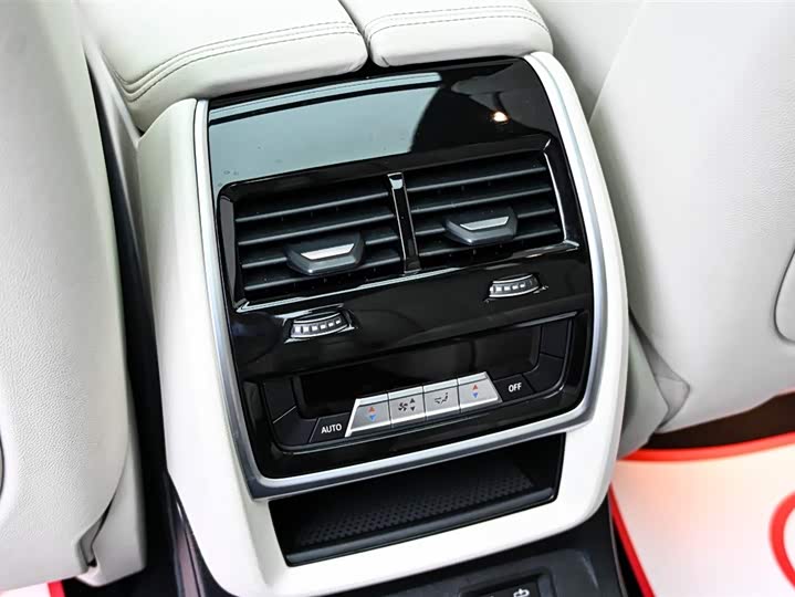 BMW X7 2022 x Drive 40i M — фото 34