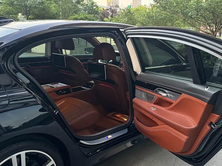BMW 7-Series 2018 750 Li x Drive M — фото 24