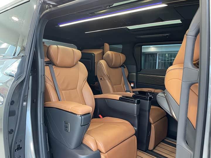 Toyota Vellfire — фото 12