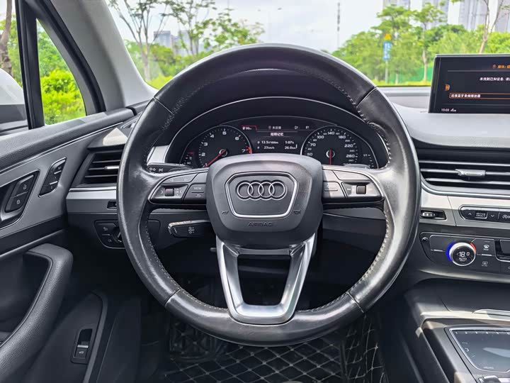 Audi Q7 40 TFSI S line спорт — фото 11