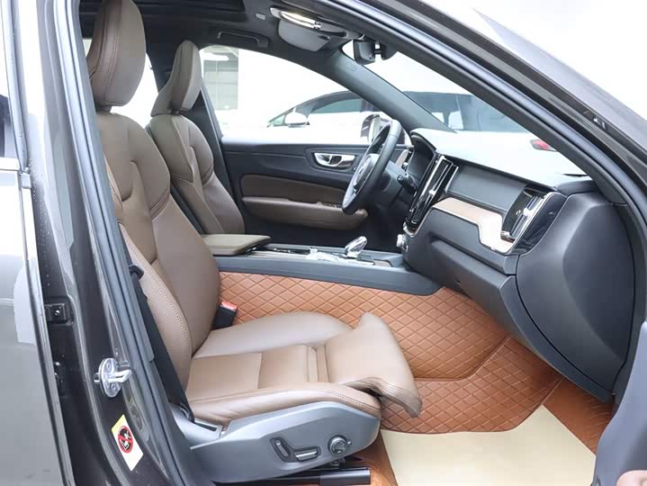 Volvo XC60 2024 B 5 4 WD — фото 18