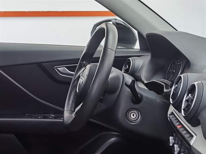 Audi Q2L 2020 35 TFSI — фото 22