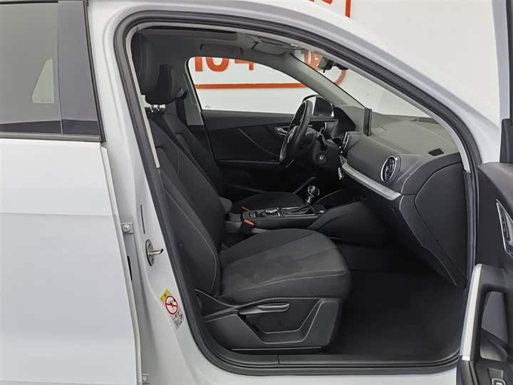 Audi Q2L 2020 35 TFSI — фото 23