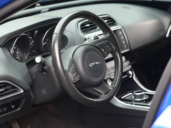 Jaguar XEL 2018 2.0 T 200 PS — фото 5