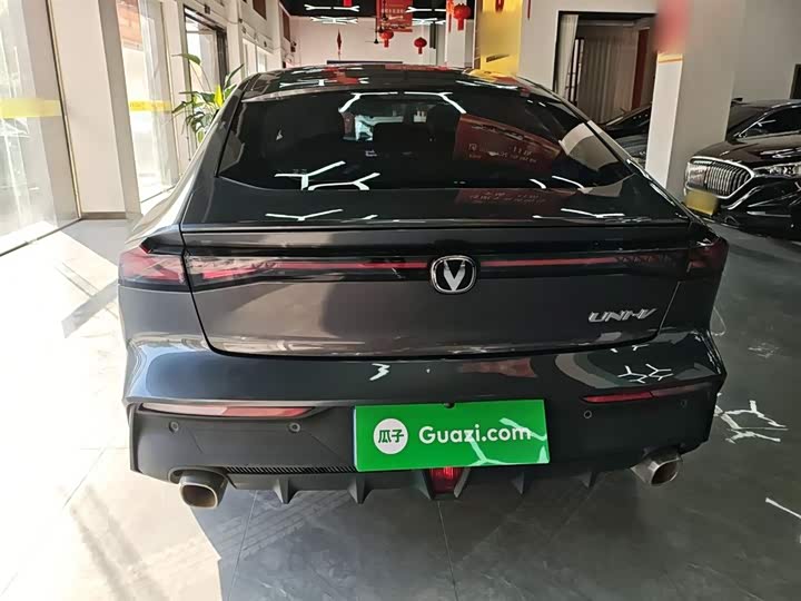 Changan UNI-V 2023 1.5 T Premium — фото 6
