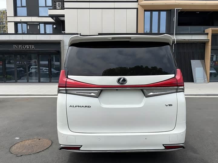 Toyota Alphard — фото 4