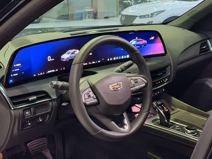 Cadillac CT5 2024 28 T Luxury Pro — фото 3