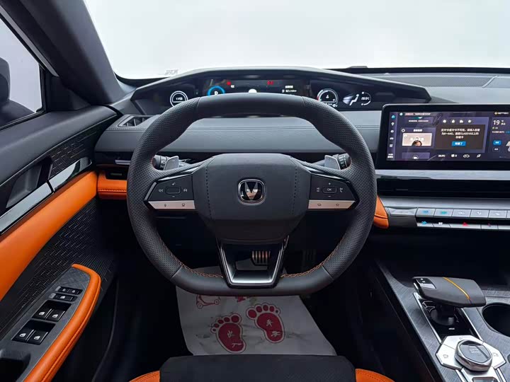 Changan UNI-V 2023 2.0 T — фото 18