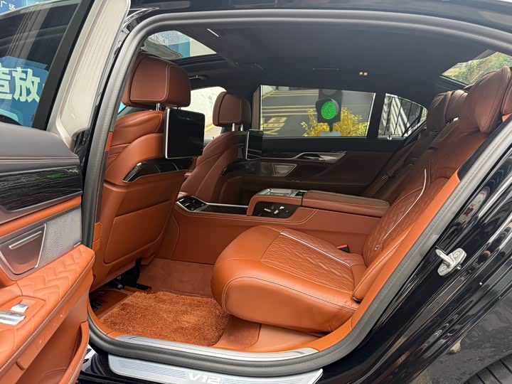 BMW 7-Series 2019 M 760 Li x Drive V 12 — фото 13