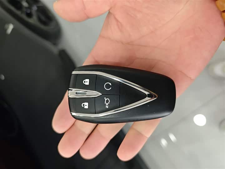 Changan UNI-V 2024 1.5 T Premium — фото 11