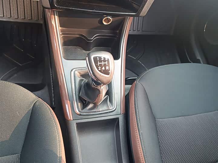 BAIC Changhe Q25 2016 1.5 L MT — фото 11