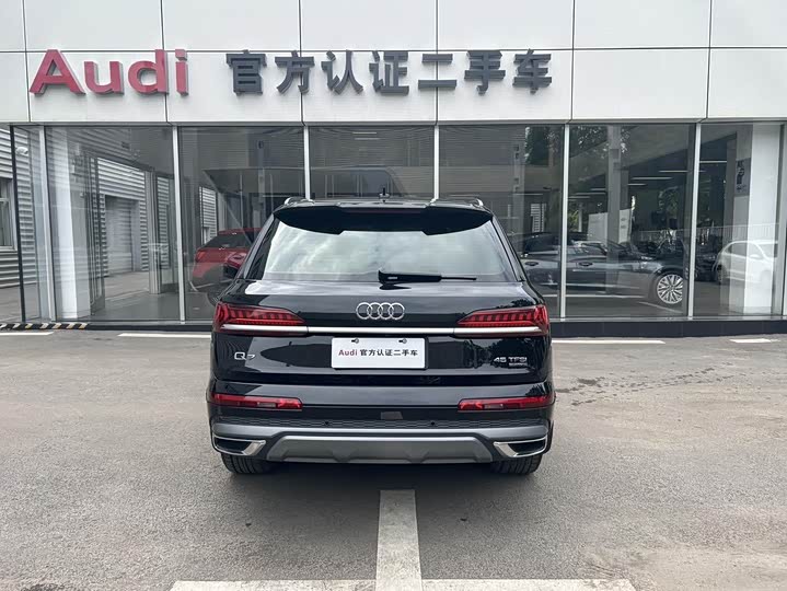Audi Q7 2023 45 TFSI quattro S line Sport — фото 2