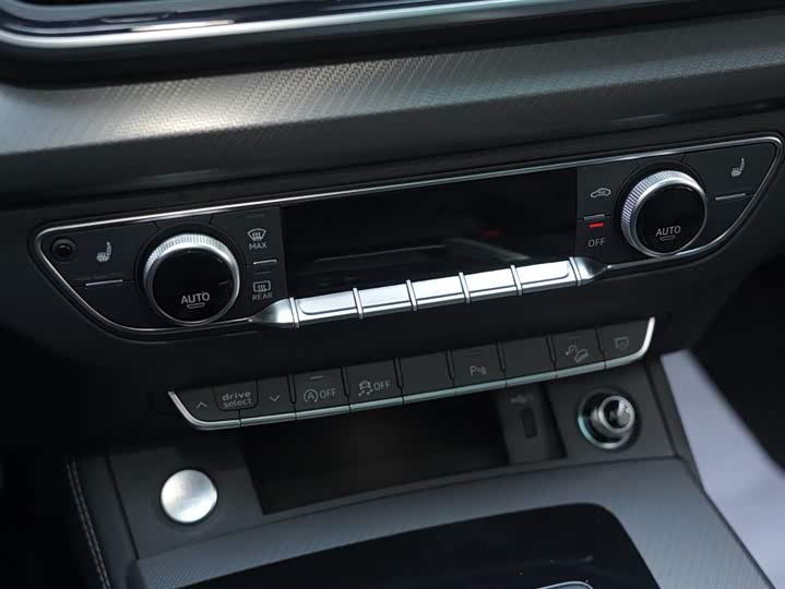 Audi Q5L 2024 40 TFSI — фото 10