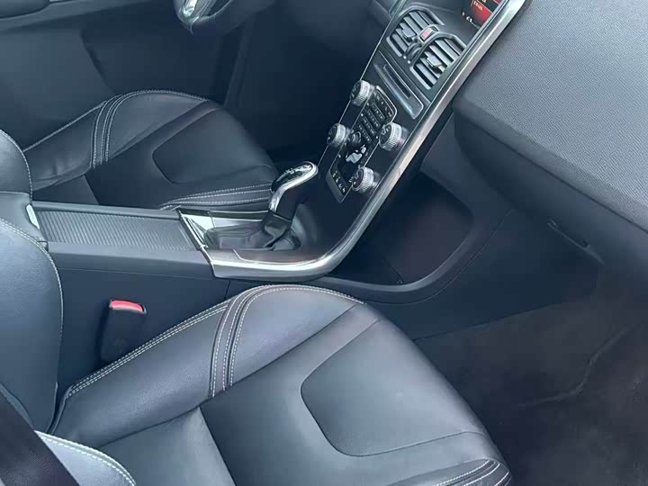 Volvo XC60 2016 T 5 AWD — фото 9