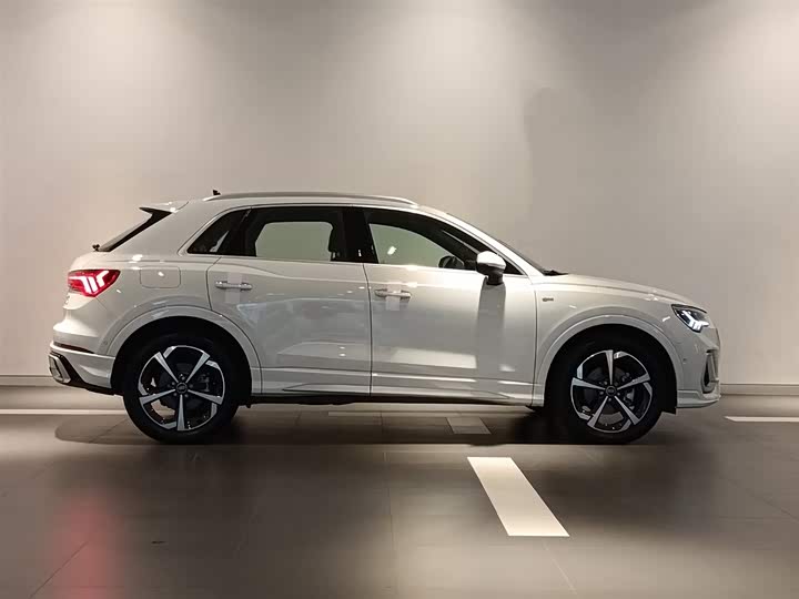 Audi Q3 2024 35 TFSI — фото 3