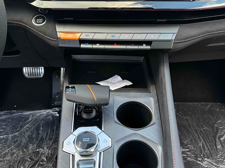 Changan UNI-V 2024 1.5 T Sport — фото 19