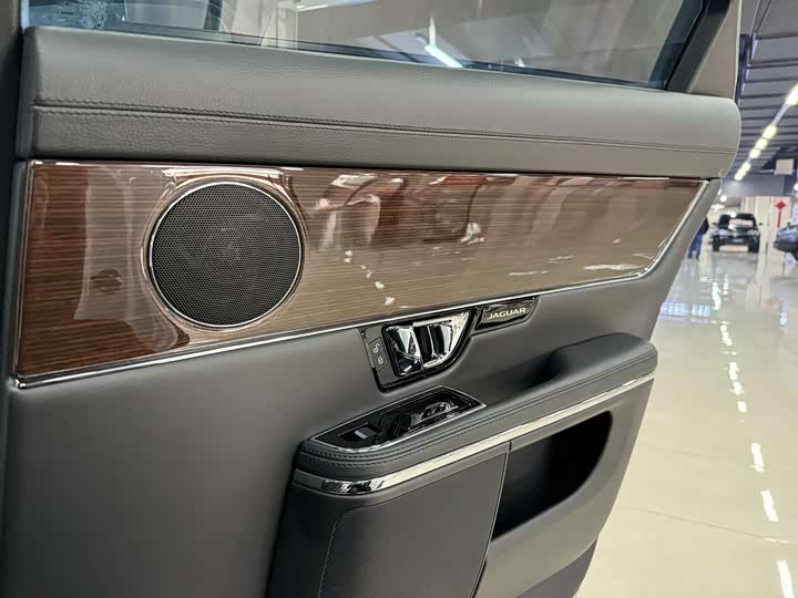 Jaguar XJ 2016 XJL 3.0 SC 2 WD — фото 19