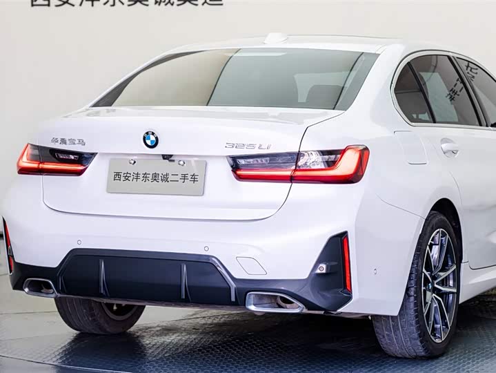 BMW 3-Series 2023 325i M — фото 22