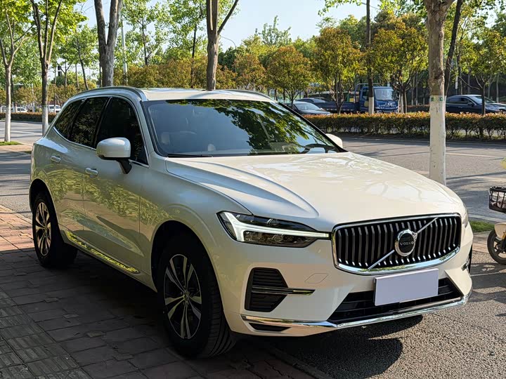Volvo XC60 2023 B 5 4 WD — фото 3