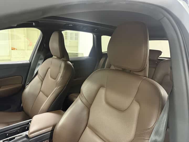 Volvo XC60 2023 B 5 4 WD — фото 12