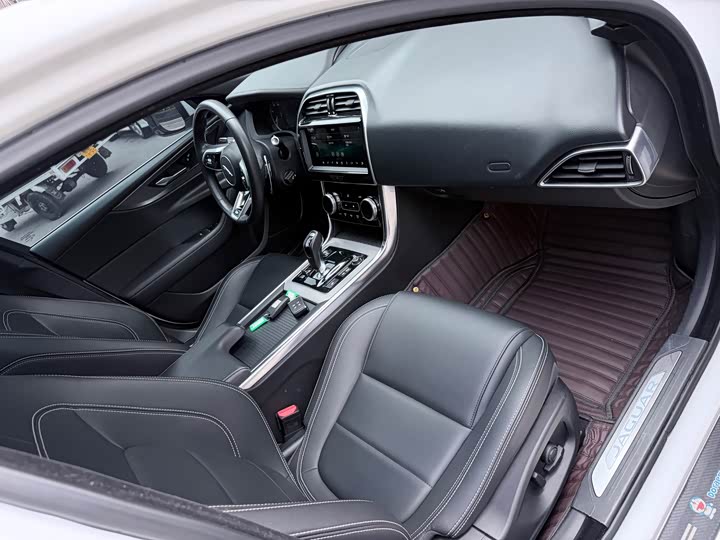Jaguar XEL 2021 2.0 T 200 PS R-DYNAMIC — фото 10
