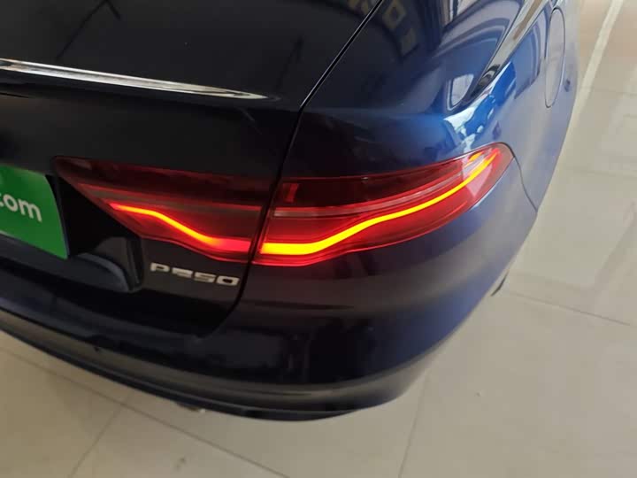 Jaguar XEL 2022 2.0 T 250 PS R-DYNAMIC S — фото 8