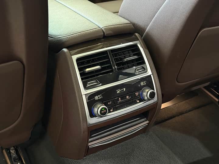 BMW 7 Series 730Li продвинутая — фото 8