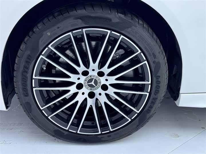 Mercedes-Benz C-Class 2025 C 260 L — фото 10