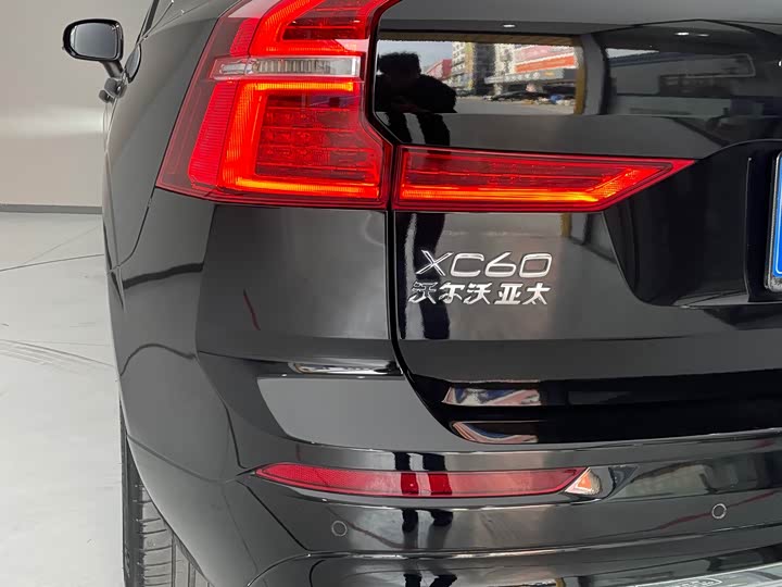 Volvo XC60 2023 B 5 4 WD — фото 12