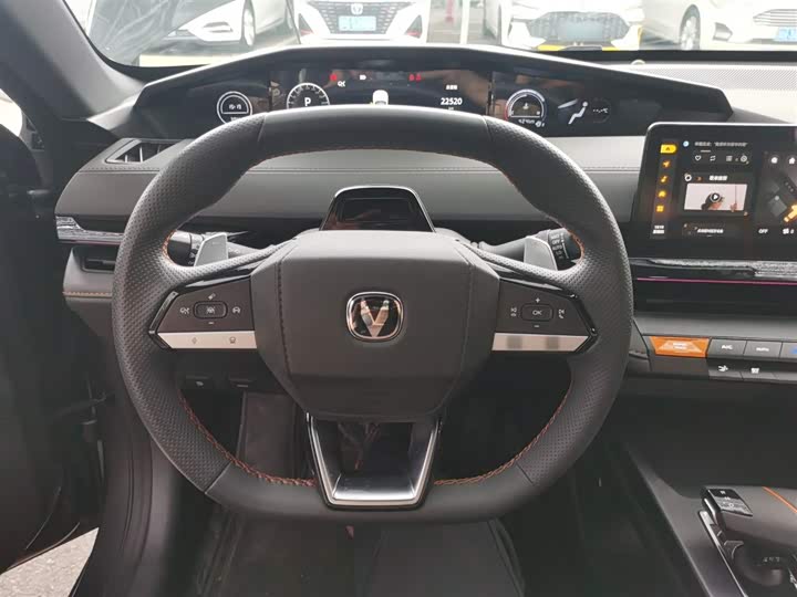 Changan UNI-V 2024 1.5 T Premium — фото 11
