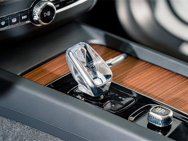 Volvo XC60 Hybrid 2025 Hybrid 4 WD — фото 18