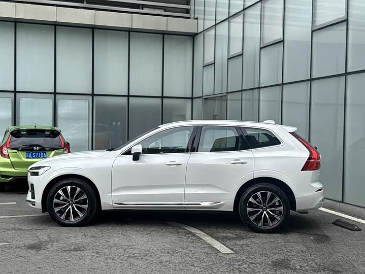 Volvo XC60 2024 B 5 4 WD — фото 5