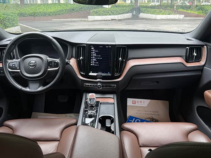 Volvo XC 60 2022 B 5 4 WD — фото 5