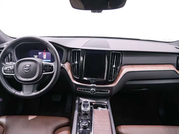 Volvo XC60 2022 B 5 4 WD — фото 13