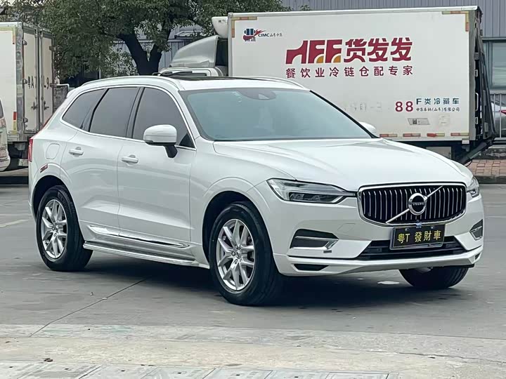 Volvo XC60 2021 T 5 4 WD — фото 3