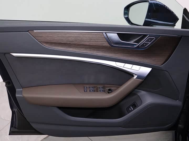 Audi A7L 2022 55 TFSI quattro S-line — фото 13