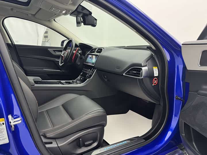 Jaguar XEL 2019 2.0 T 200 PS — фото 21