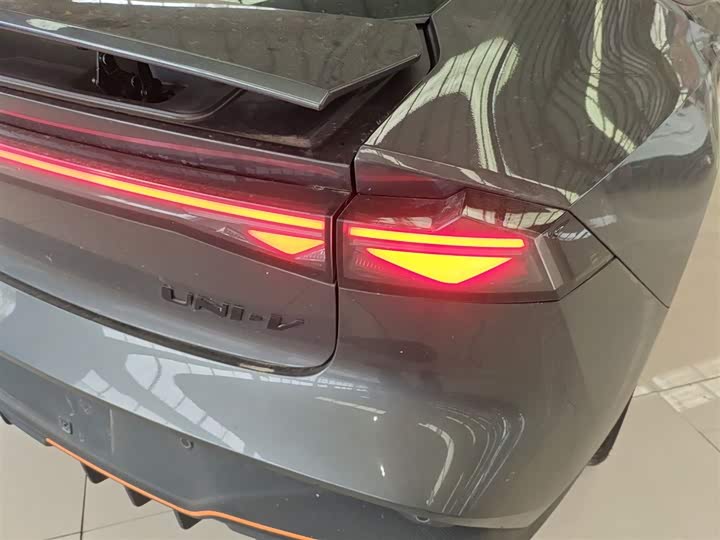 Changan UNI-V 2025 2.0 T — фото 24
