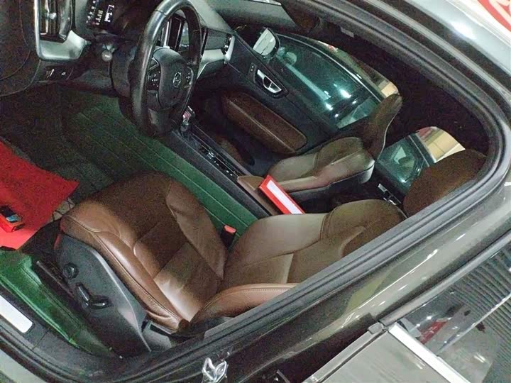 Volvo XC60 2021 T 5 4 WD — фото 15